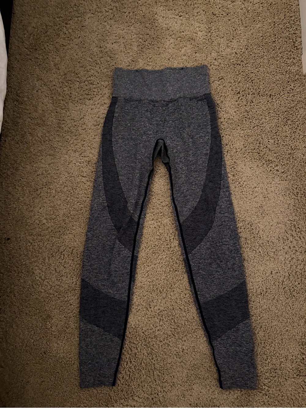XS Pink grey workout leggings. Super stretchy and make you look great